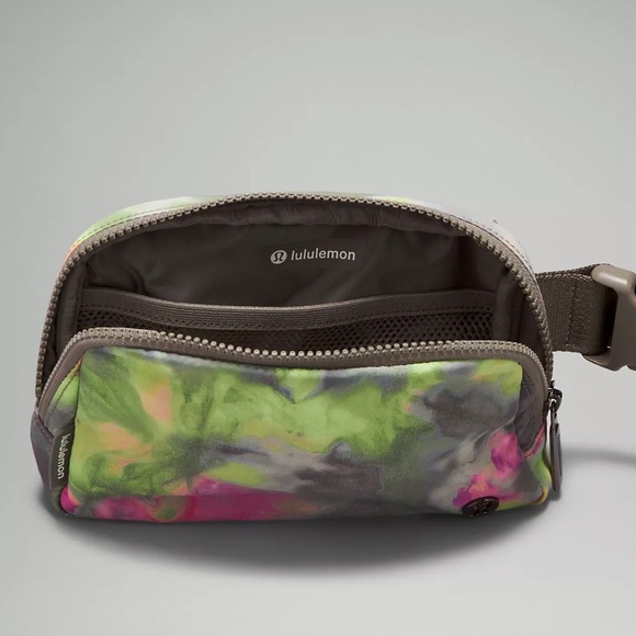 NEW LULULEMON EVERYWHERE BELT BAG HYPER DYE/ROVER - Picture 6 of 8